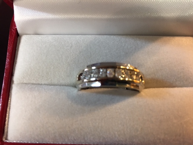 Men's 10 kt. White Gold Wedding Band